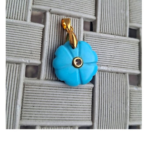 Motif stone pendant like new