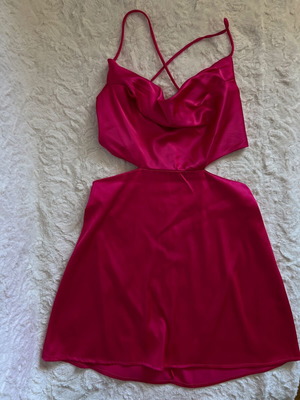 Mini dress with open back pink like new