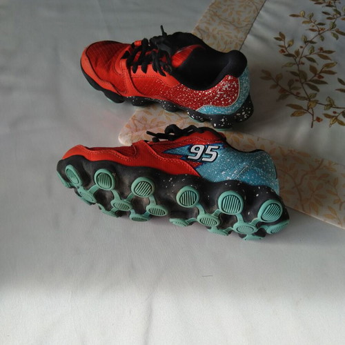 Reebok boys' sneakers size 31 McQueen 95 like new