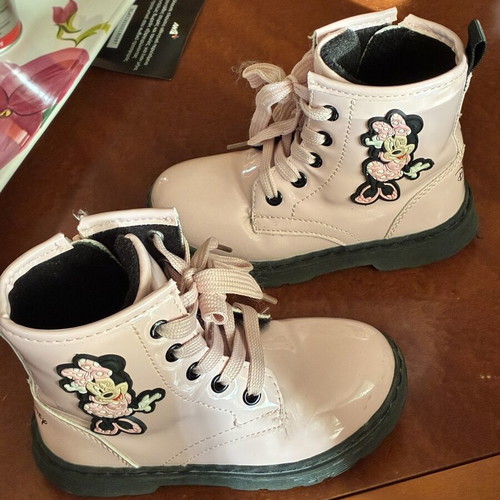 Disney pink boots size 26 like new with side zipper
