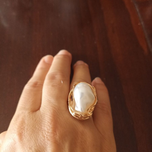 Chunky ring with adjustable size, white and gold