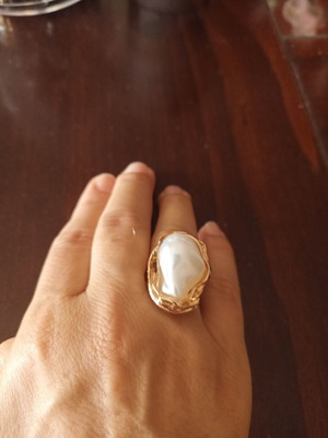 Chunky ring with adjustable size, white and gold