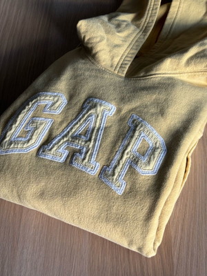 GAP sweatshirt like new, size M, soft yellow