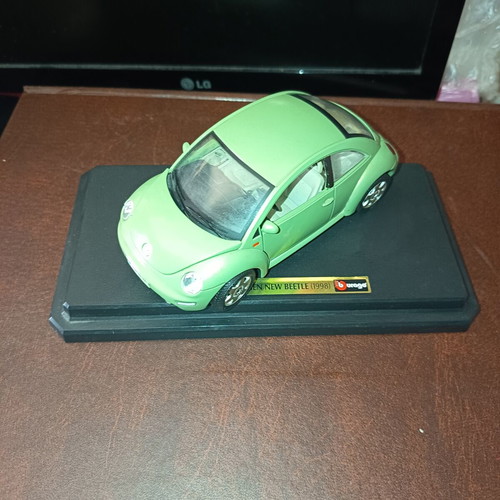 Volkswagen Beetle metal toy car 1998 like new by Burago