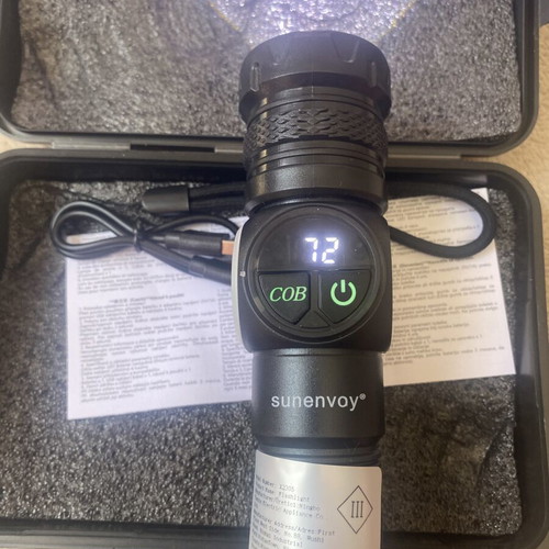 Multifunctional LED flashlight