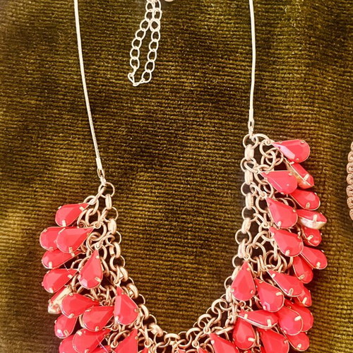 Statement necklace with fuchsia red drops and gold chain used