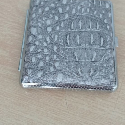 Metal cigarette case like new with embossed leather texture