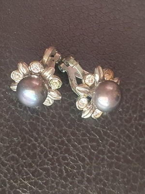 Earrings with black cultured pearls and zircon, used