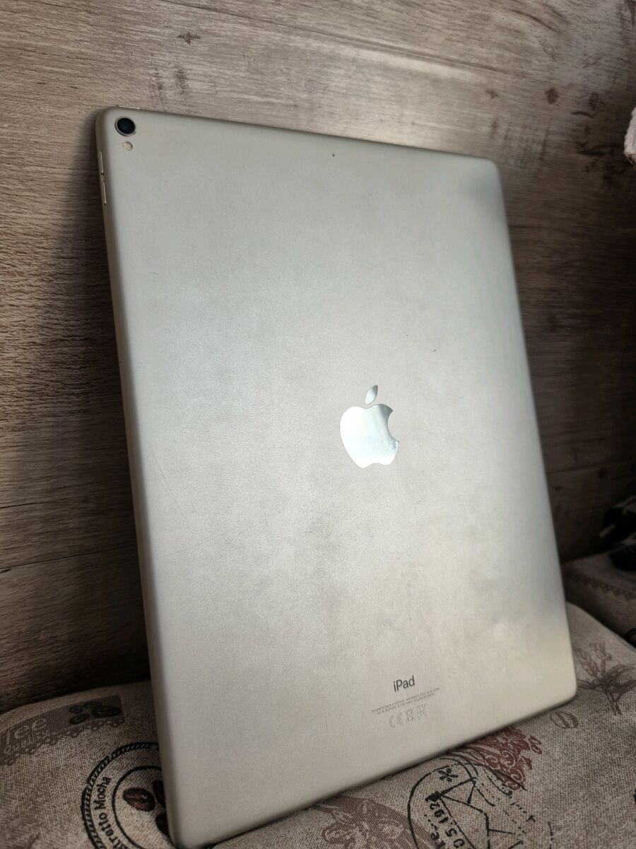 iPad Pro 12.9 inch 2nd Gen Silver A1670… - € 325,00 - Vendora.cy