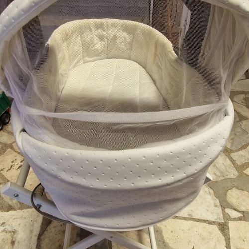 Coletto Florino Carbon Baby Bassinet like new with stand and accessories