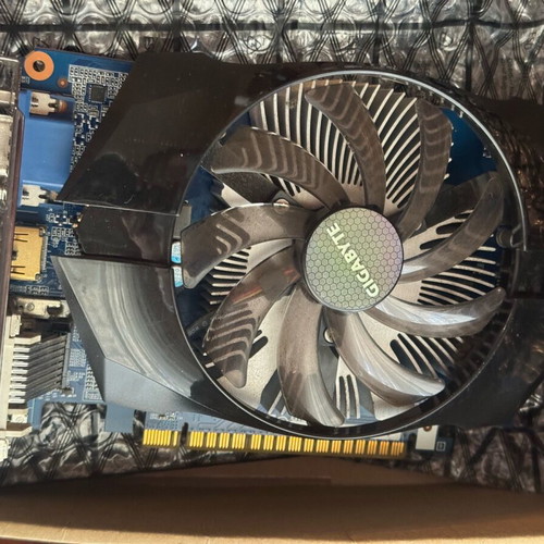 VGA Gigabyte NVIDIA GeForce GT740 OC GV-N740D5OC-1GI 1GB DDR5 PCI-E like new