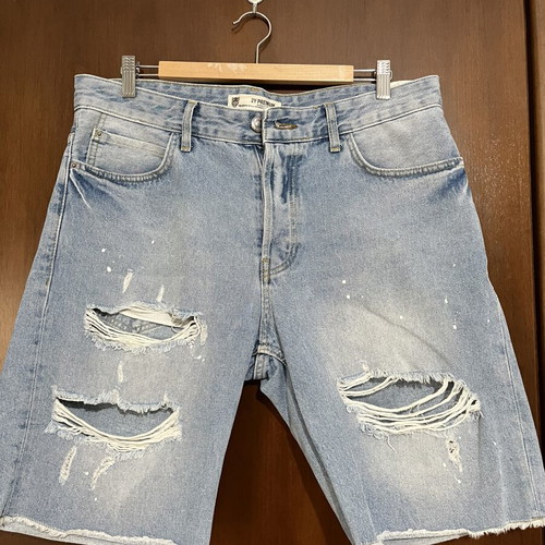 2Y men's denim bermuda shorts, light blue distressed