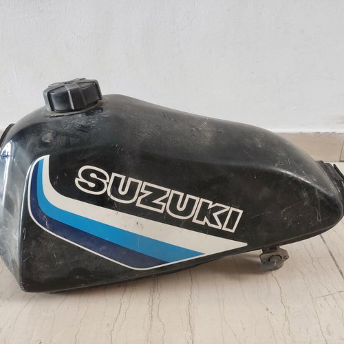 Suzuki motorcycle fuel tank used