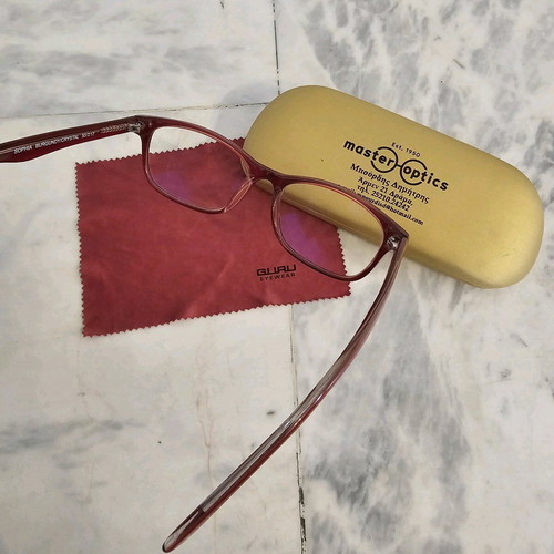 Mr. Gain Sophia women's eyeglass frame used, burgundy