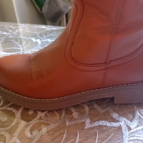 Boots color tabac size 39 like new with fur lining