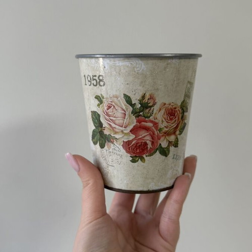 Vintage Victorian bucket pot vase decor, like new
