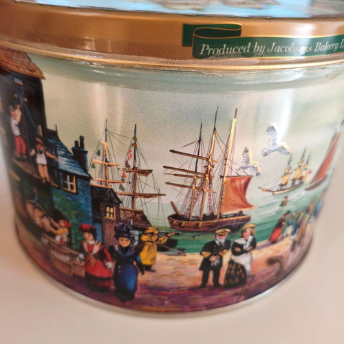 Vintage Jacobsen Bakery LTD Denmark tin box 19cm diameter 13cm height like new