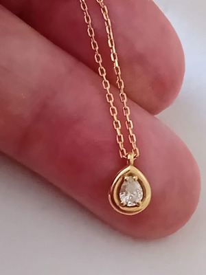 Gold pendant 18k with pear-shaped diamond 0.31ct, new