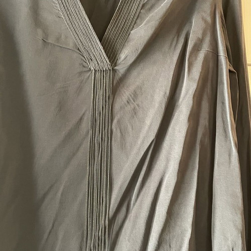 Shirt like new, beautiful and unique