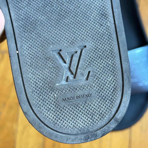Louis Vuitton Waterfront Mule sandals like new, black