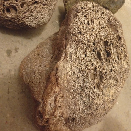 Aquarium pumice stones like new, pack of 4, approx 20 kg