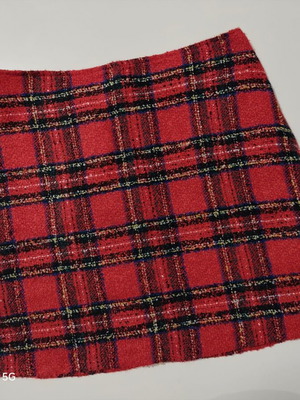 Checked skirt like new, size S, black and red