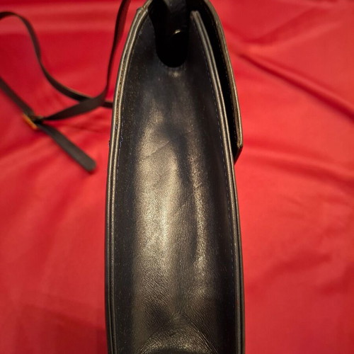 Classic blue leather shoulder bag like new