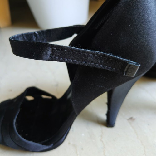 Pedro Garcia satin women's dance sandals like new, size 39, black