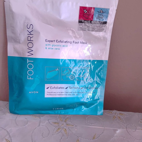 Avon Foot Works Expert Exfoliating Foot Mask with Glycolic Acid