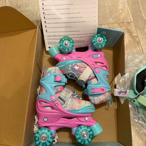 BYOX kids skates adjustable size 30-33 like new with light-up wheels