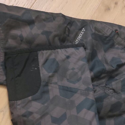 Snow pants for ages 4-6 like new, waterproof for skiing