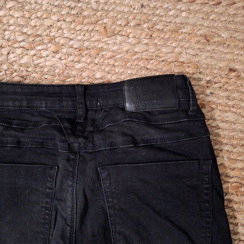 One Teaspoon women's black jeans mid-rise like new with knee rip