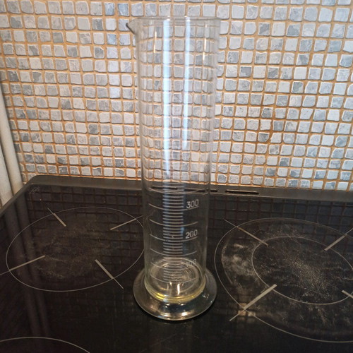Glass volumetric measuring cylinder used 500 ml in excellent condition