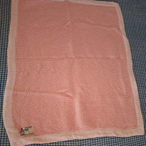 Baby bedding set like new with baby blanket