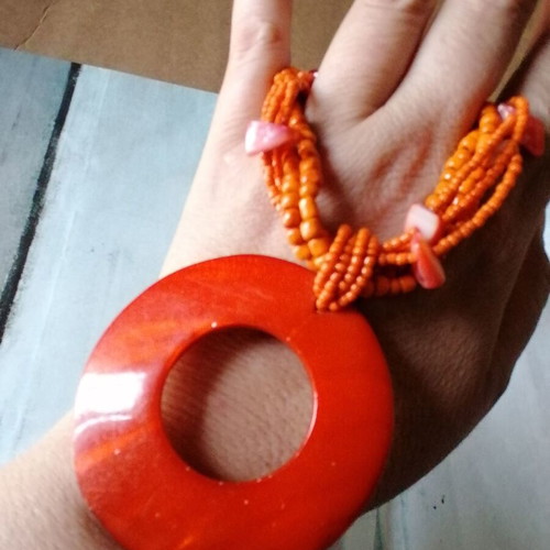 Necklace new with orange shell and beads