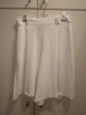 Bermuda shorts used, white, size L, wide fit
