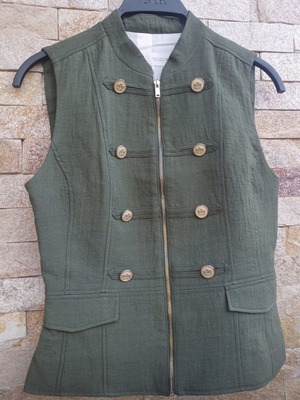 Zara γιλέκο σε army στιλ με φερμουάρ και κουμπιά σε λαδί, μέγεθος XS