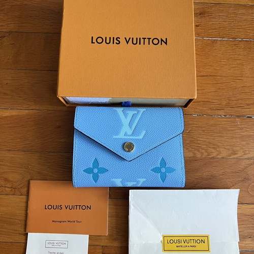 Louis Vuitton wallet like new, blue