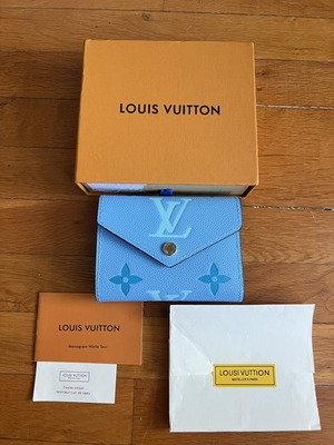 Louis Vuitton wallet like new, blue