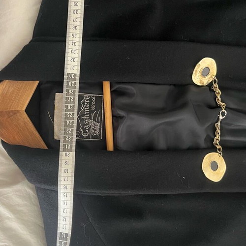 Vintage cashmere wool coat with metal chain clasp like new, black