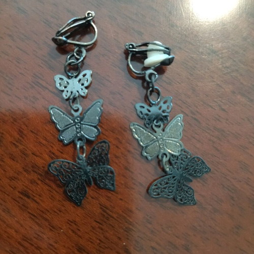 Jewelry set black wide bracelet and butterfly clip-on earrings like new