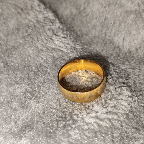 Assassin's Creed ring like new, gold color