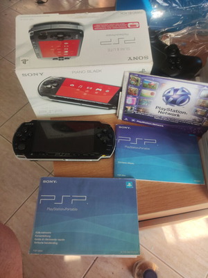 Sony PSP 3004 Slim & Lite like new with 7 PSP and 9 PS3 games