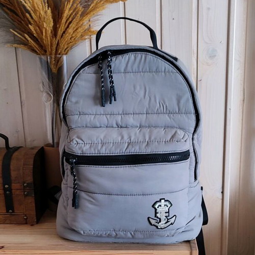 Bershka floppy backpack like new, grey quilted fabric