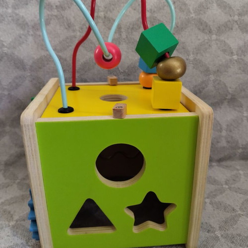Elc activity cube like new