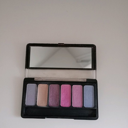 Dorothy L eyeshadows used, set of items