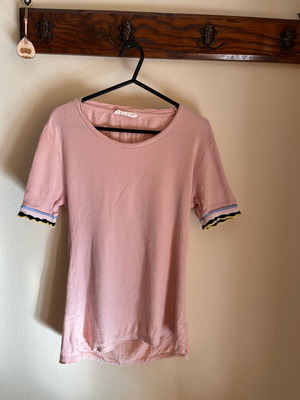Stradivarius pink T-shirt rib fabric with sleeve design like new