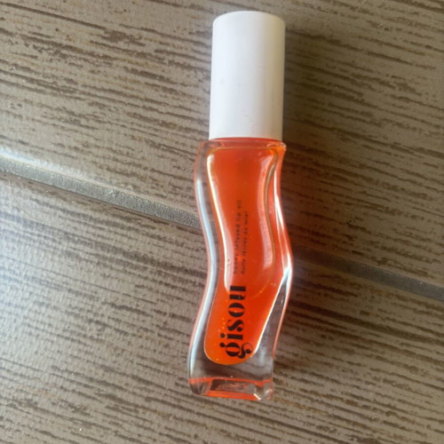Gisou lip oil like new, soft orange red colour