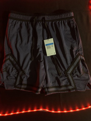 Jordan shorts medium new, purple