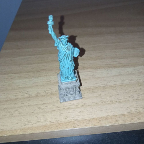 Statue of Liberty decorative small like new